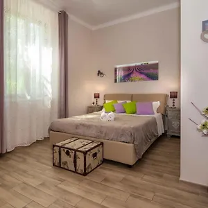 A Due Passi Dalla Torre Guest house